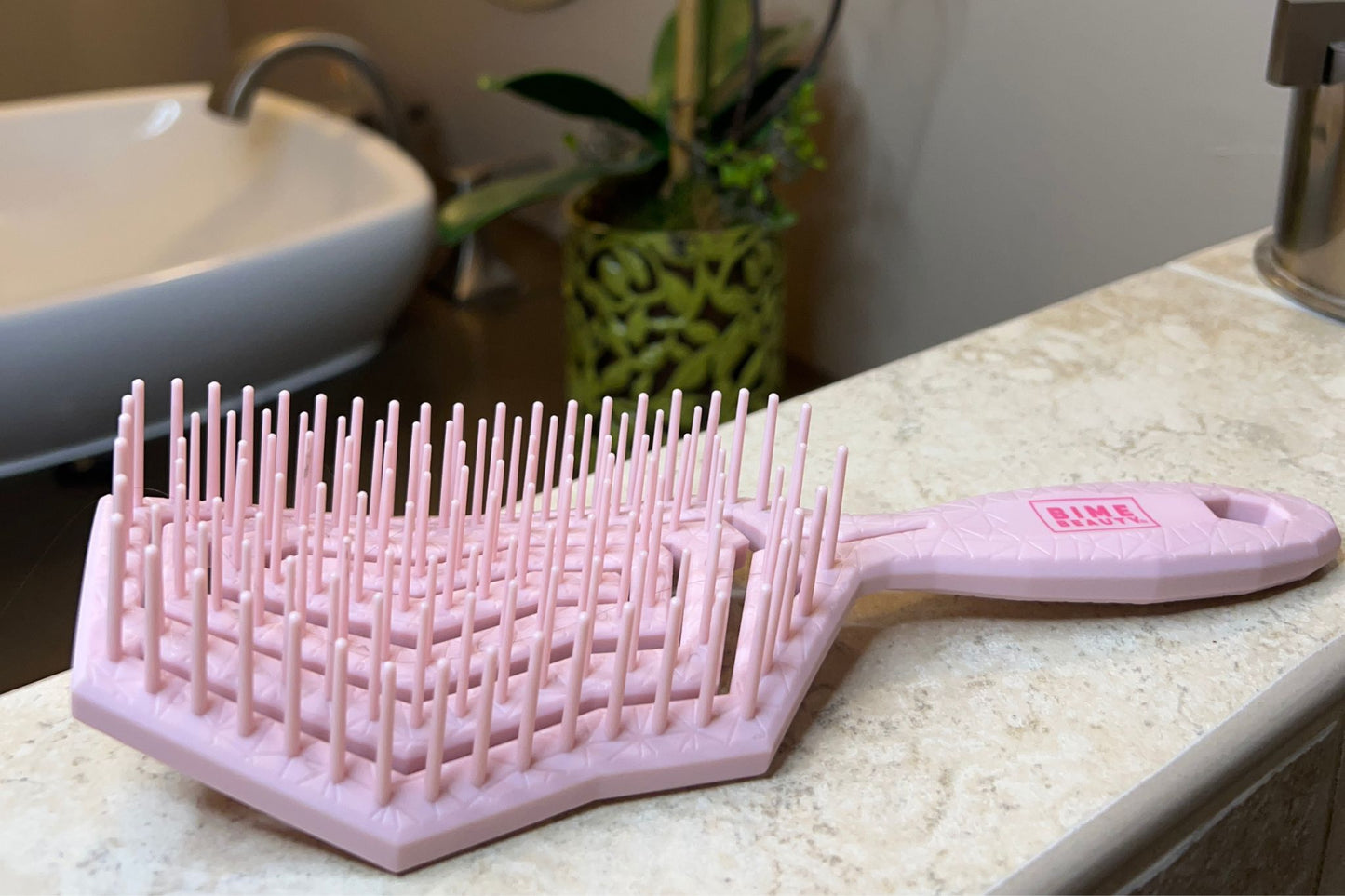 ArcticGlow™ Scalp Therapy Brush